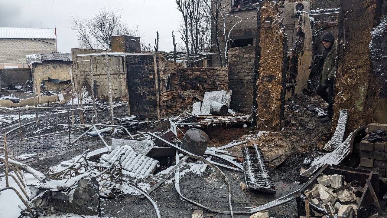 Окупанти влучили "Шахедами" в нафтобазу в Харкові: згоріло 15 будинків, загинули діти. Фото і відео