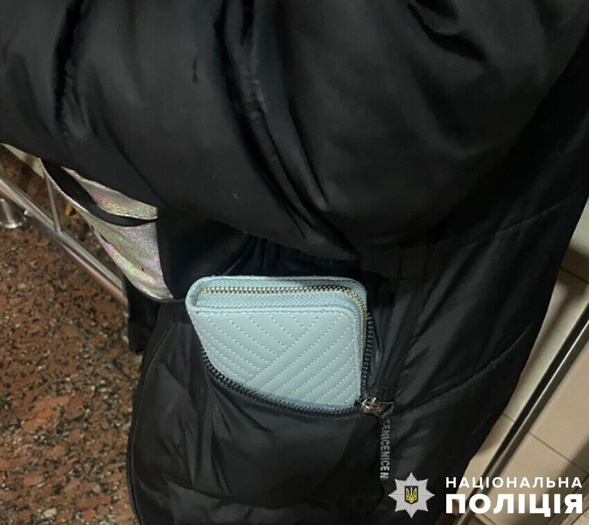 В Киеве на вокзале с поличным задержали серийную воровку-рецидивистку. Фото и подробности