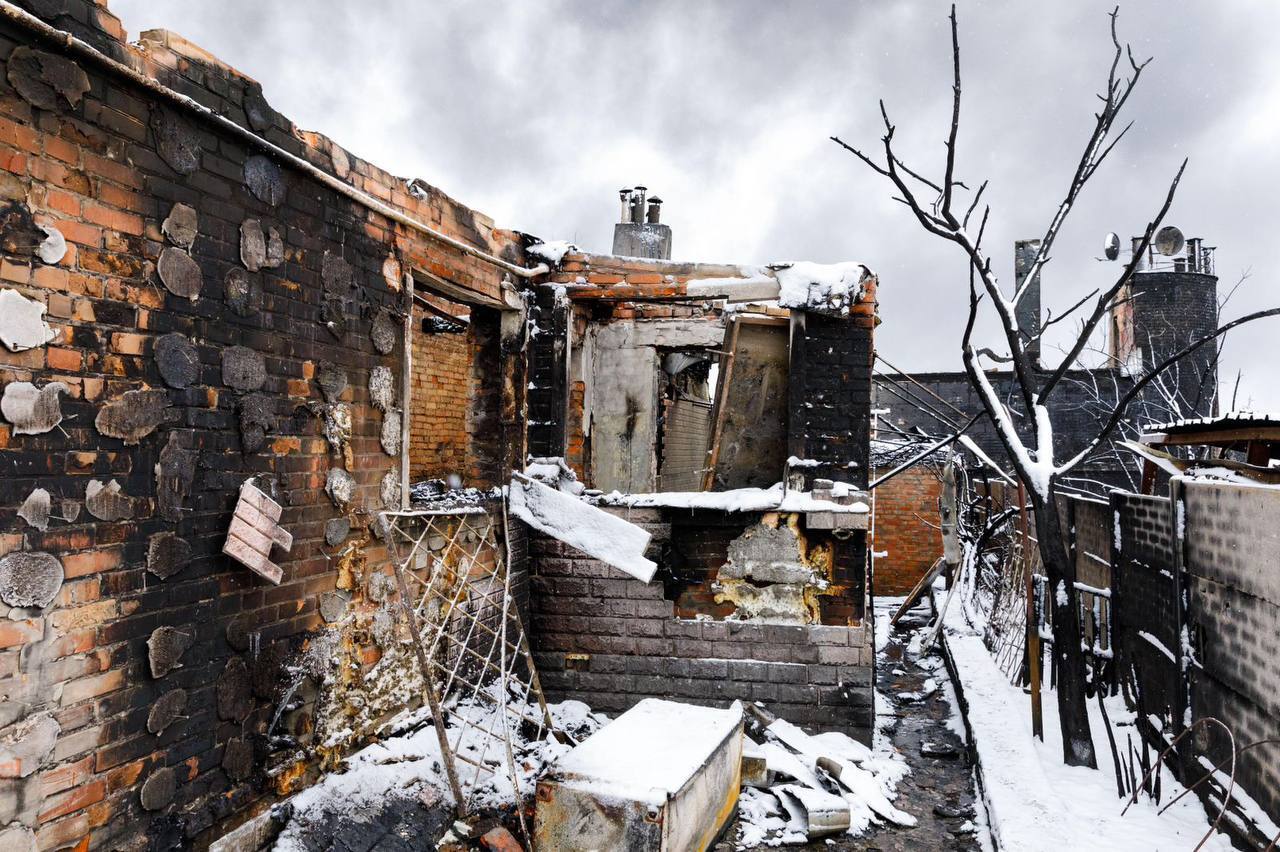 "Россия должна ответить": Зеленский отреагировал на ночной обстрел Харькова, в результате которого сгорело 15 домов. Фото