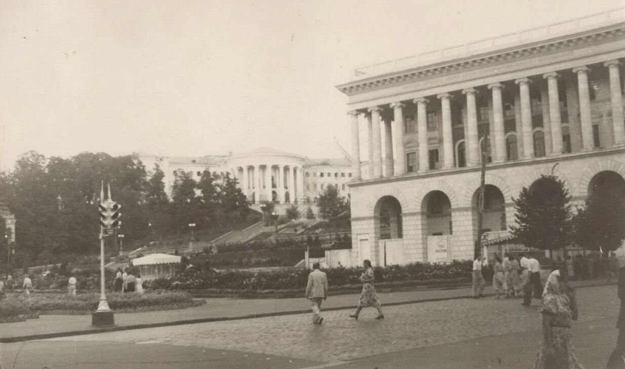 Без торгового центра и Монумента Независимости: как выглядела главная площадь Киева в 1950-х годах. Фото