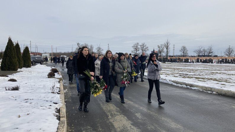 "Пусть вся Россия смотрит, что натворила": в Харькове простились с убитой семьей Путятиных. Видео 18+