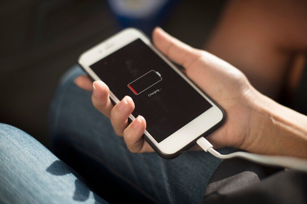 Это просто пустая трата времени: три мифа о сохранении заряда батареи iPhone