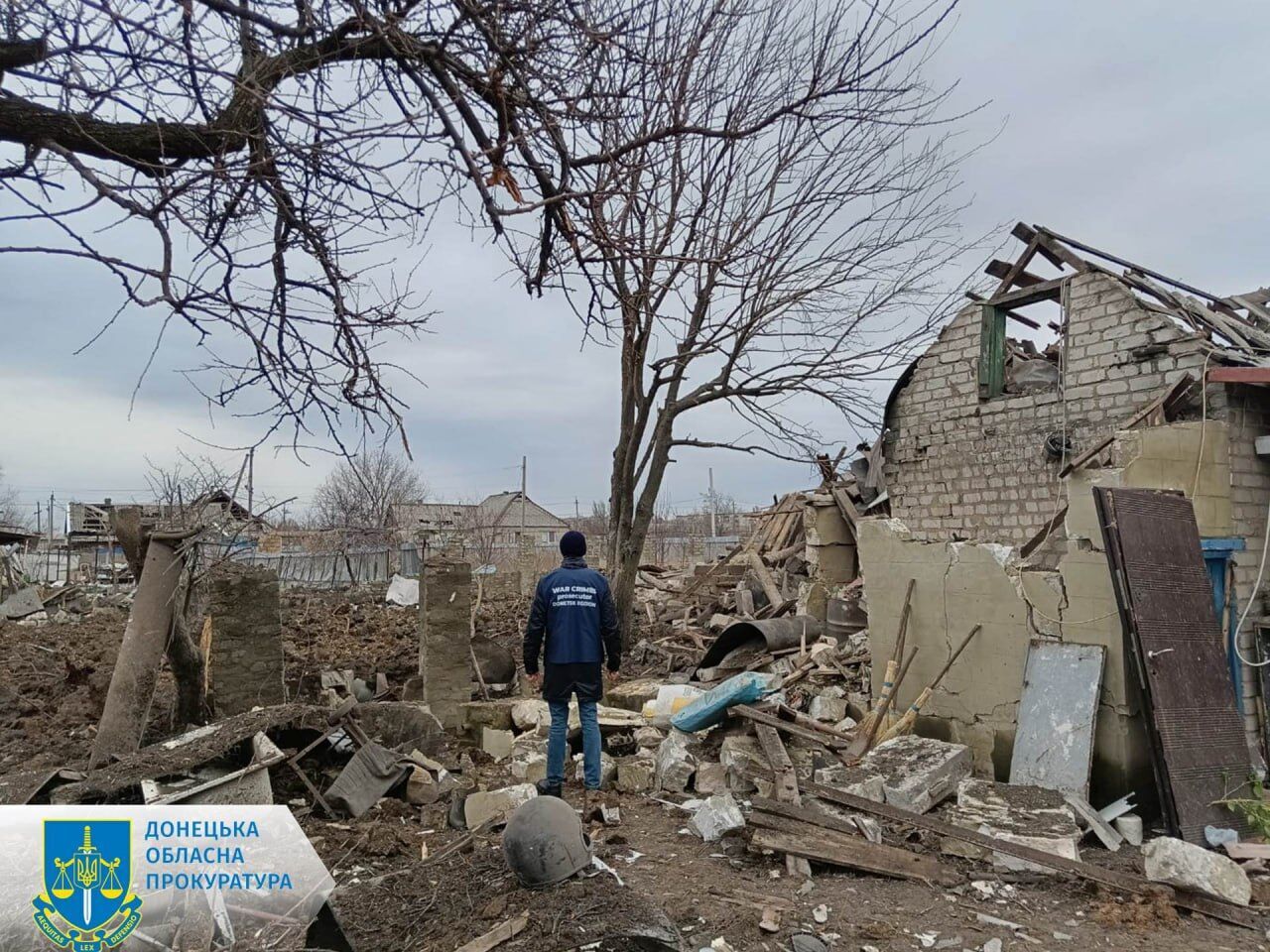 Оккупанты ударили ракетами С-300 по Селидову: ранили бабушку и двух ее внуков. Фото