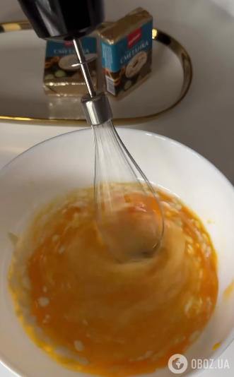 Яєчні млинці з плавленими сирками і часником: гарна і смачна закуска для вашого столу