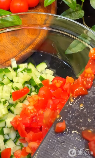 Салат із тунцем, авокадо та помідорами чері: замінить легкий сніданок