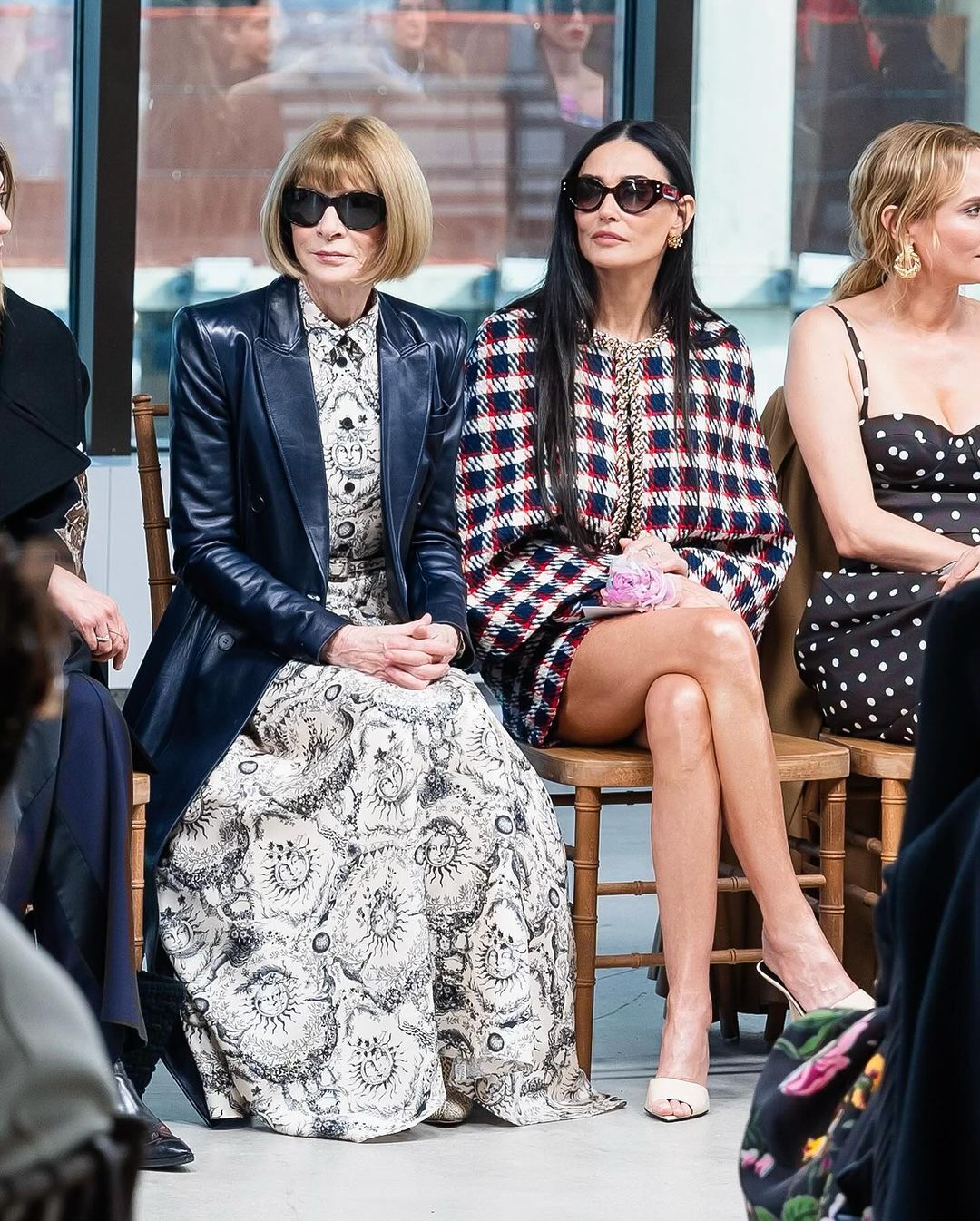 Модная битва: как Марго Робби, Деми Мур, Кейт Миддлтон и другие задают тренд на твид и почему эта ткань делает любой образ дороже