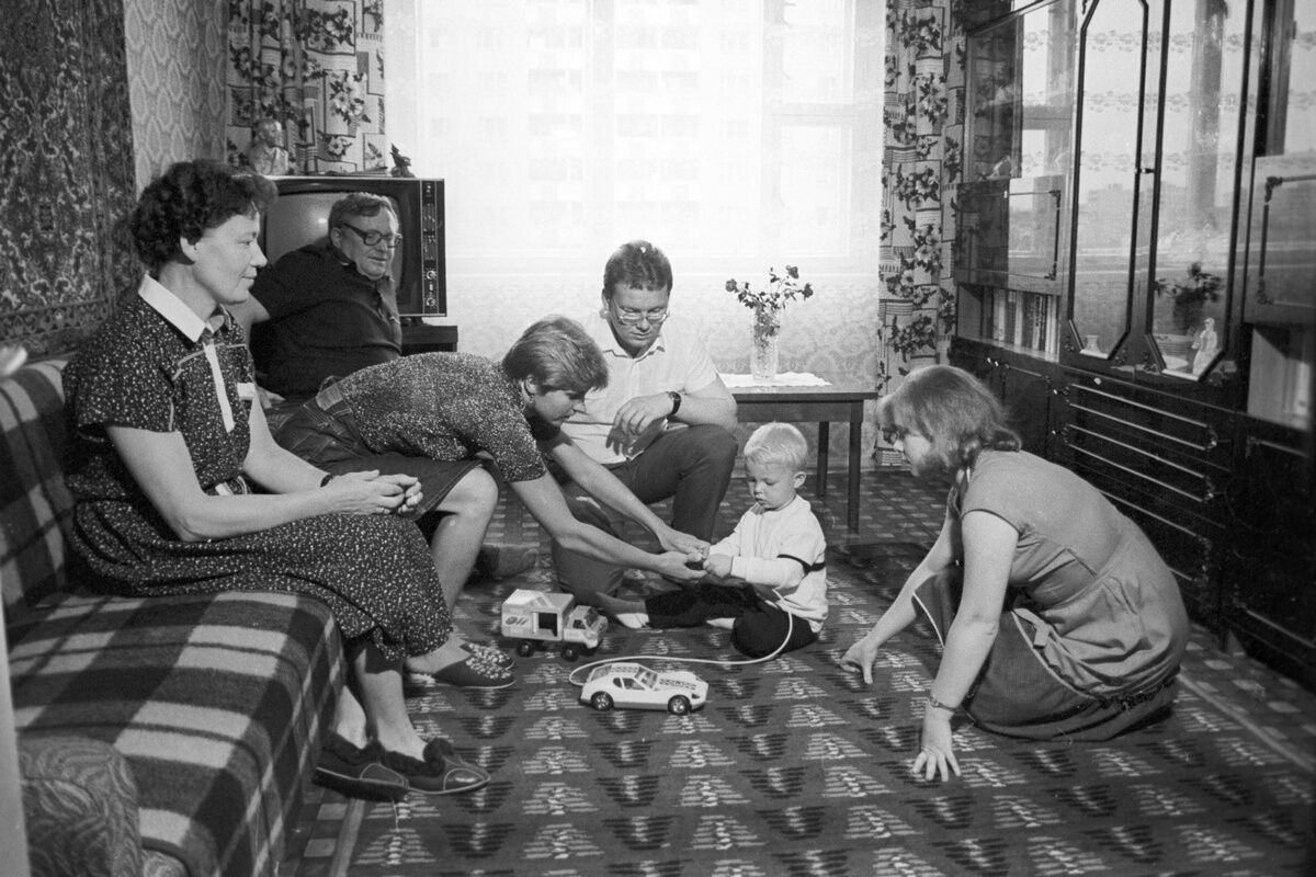 Четыре семьи на одну кухню: как на самом деле жили люди в бесплатных квартирах в СССР
