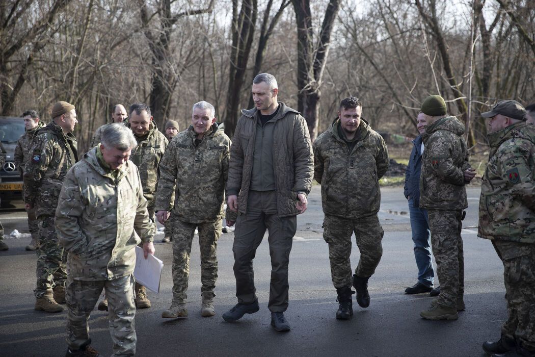 Столиця продовжить допомагати військовим: Кличко зустрівся з бійцями, які вирушають на фронт. Фото