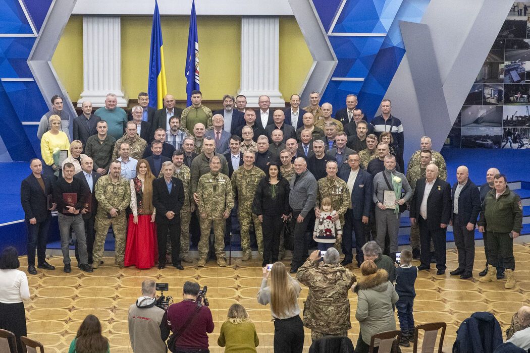 Через 45 років знову взяли в руки зброю: Кличко нагородив воїнів-афганців, які сьогодні захищають Україну від російських окупантів