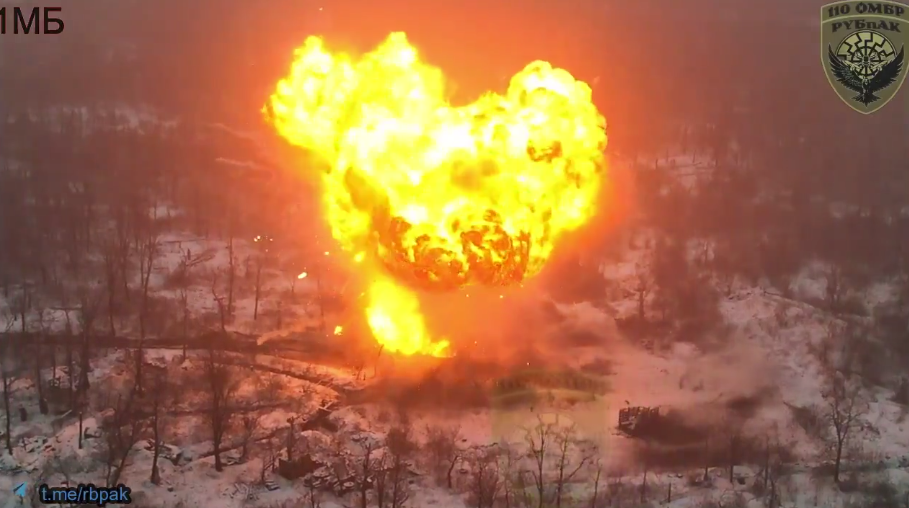 Украинские воины уничтожили дроном вражеский танк под Авдеевкой. Эпичное видео