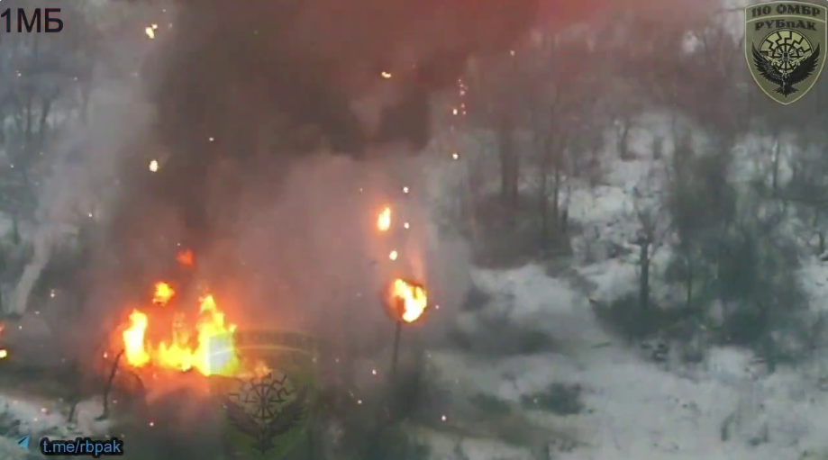Украинские воины уничтожили дроном вражеский танк под Авдеевкой. Эпичное видео