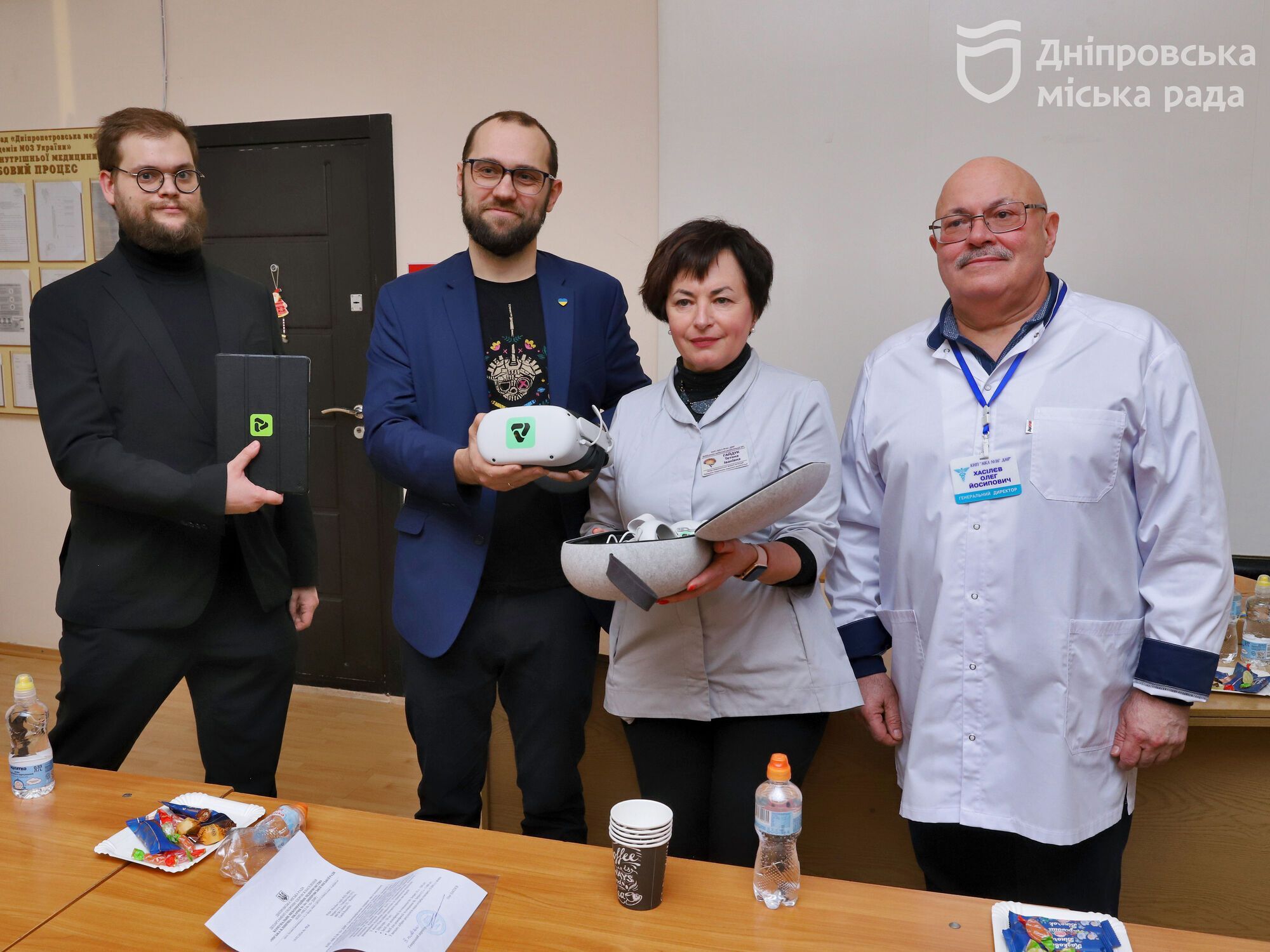 "Стоим с вами в этой войне": чешские чиновники привезли в Днепр перспективные проекты и оборудование для 16-й городской больницы