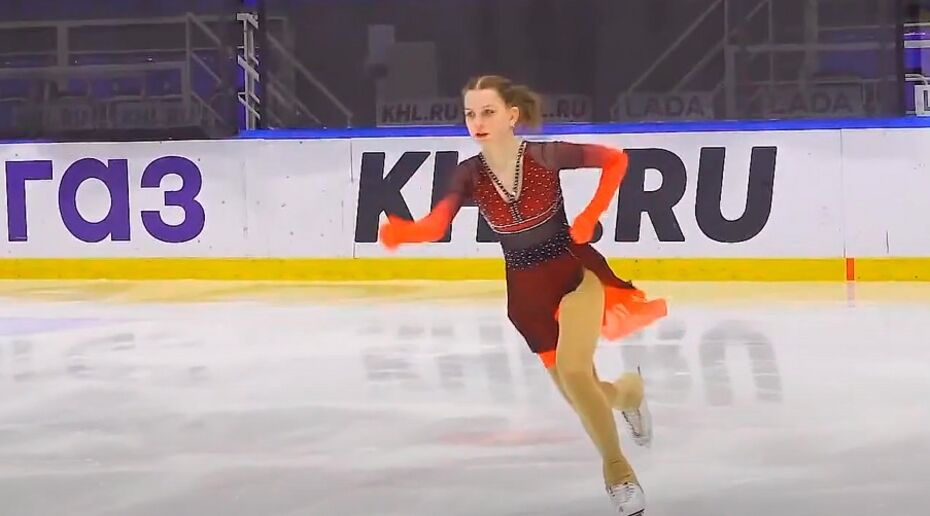 Російська фігуристка-чемпіонка приземлилася обличчям об лід під час виступу. Відео