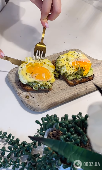 Бутерброд с авокадо, яйцом и песто: что приготовить на завтрак, если уже все надоело