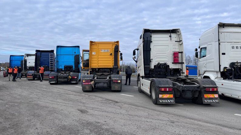 Украинские перевозчики начали блокаду границы для поляков
