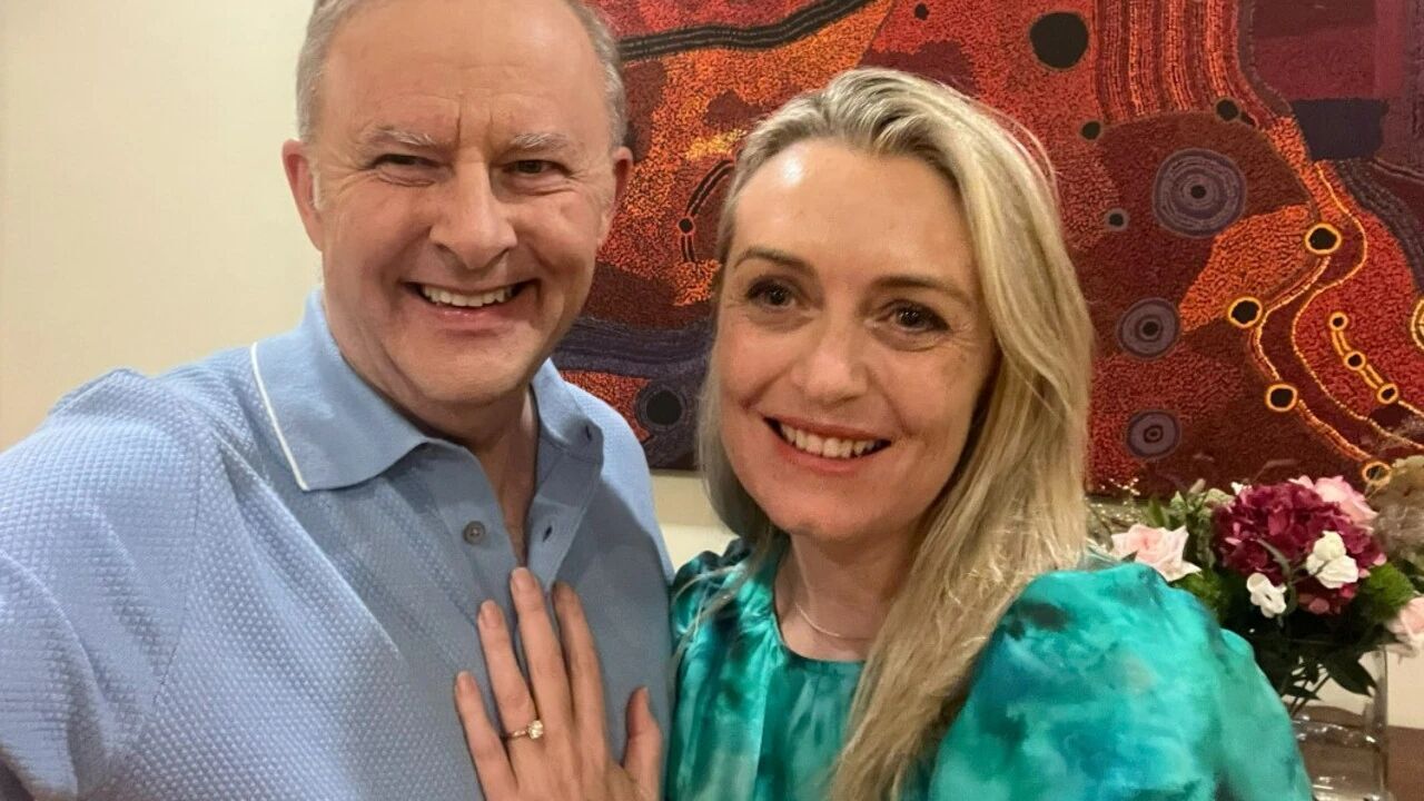 Премьер Австралии в День святого Валентина объявил о помолвке с помощницей