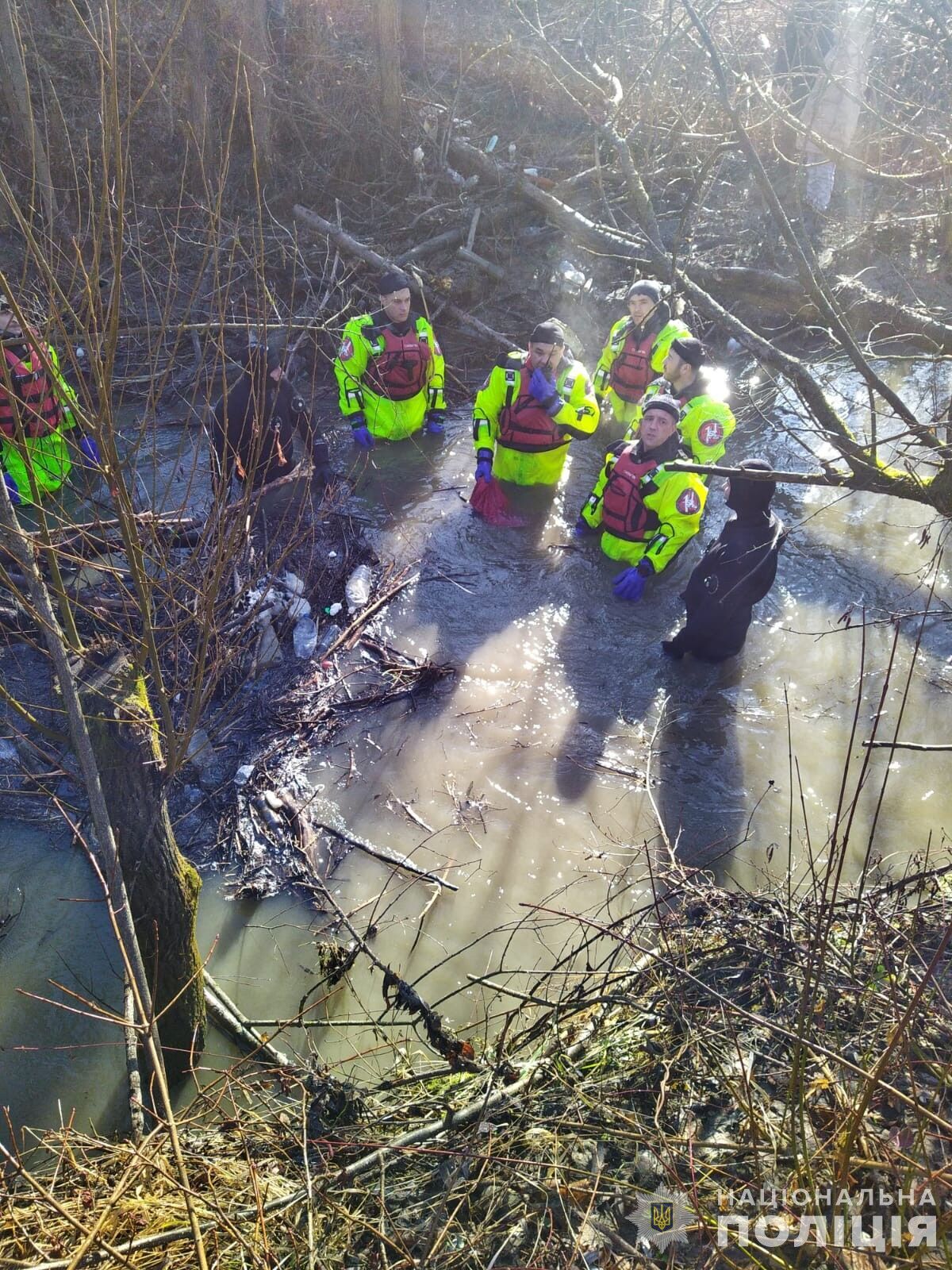 На Буковине нашли мертвой 8-летнюю девочку, которая вместе с братом упала в реку: детали трагедии. Фото
