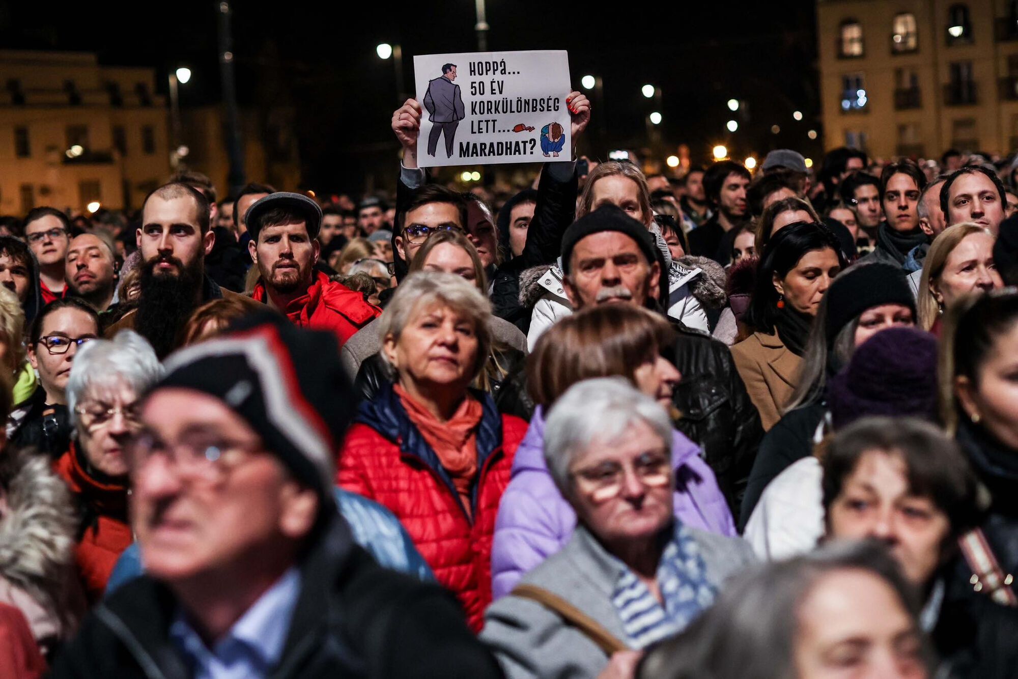 У Будапешті зібрався багатотисячний мітинг незадоволених політикою Орбана: що відбувається. Фото, відео