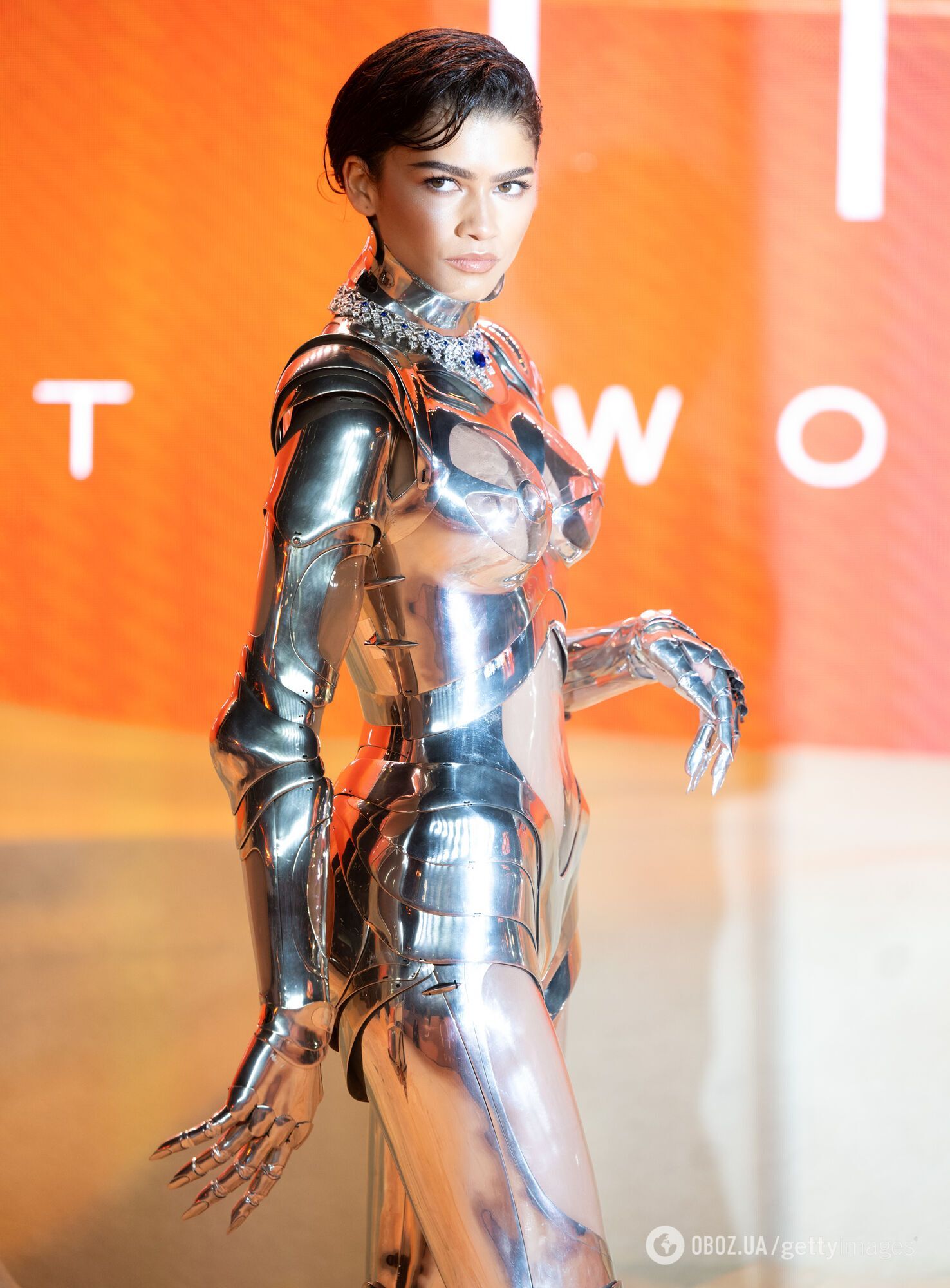 Зендея в прозрачном костюме робота из коллекции Mugler 1995 года шокировала публику на премьере второй части "Дюны"
