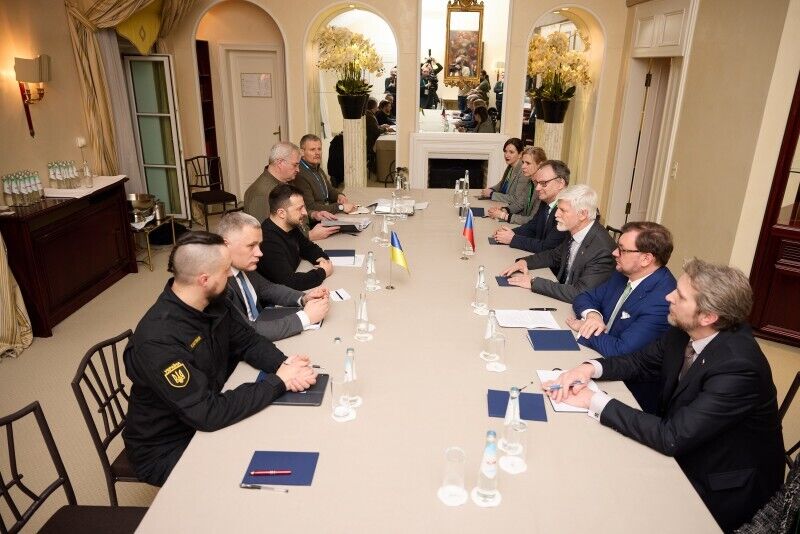 Обговорили спільне виробництво озброєнь: Зеленський у Мюнхені зустрівся з президентом Чехії. Фото і відео