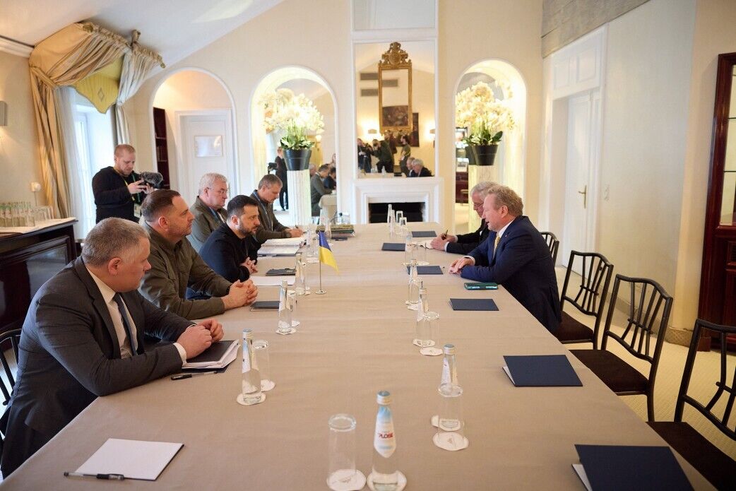 Обсудили первоочередные оборонные нужды Украины: Зеленский встретился в Мюнхене с делегациями Конгресса США. Фото и видео