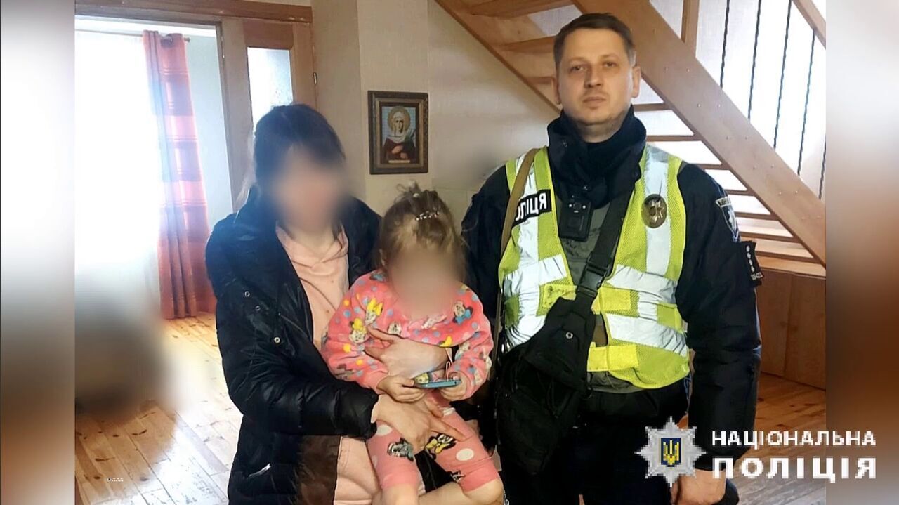 Була налякана та кликала маму: на Київщині поліцейські допомогли 3-річній дівчинці, яка зачинилась у будинку. Відео