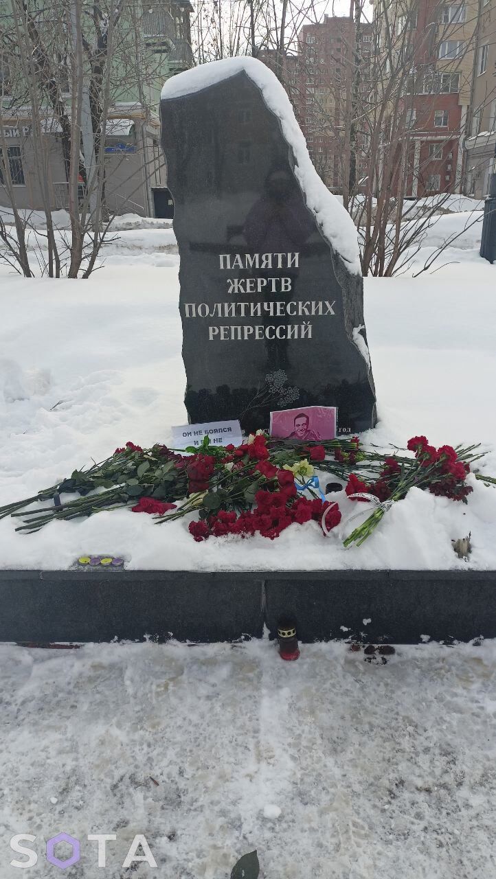 Соратники Навального підтвердили його смерть: у Росії почалися затримання учасників пам'ятних акцій. Фото і відео