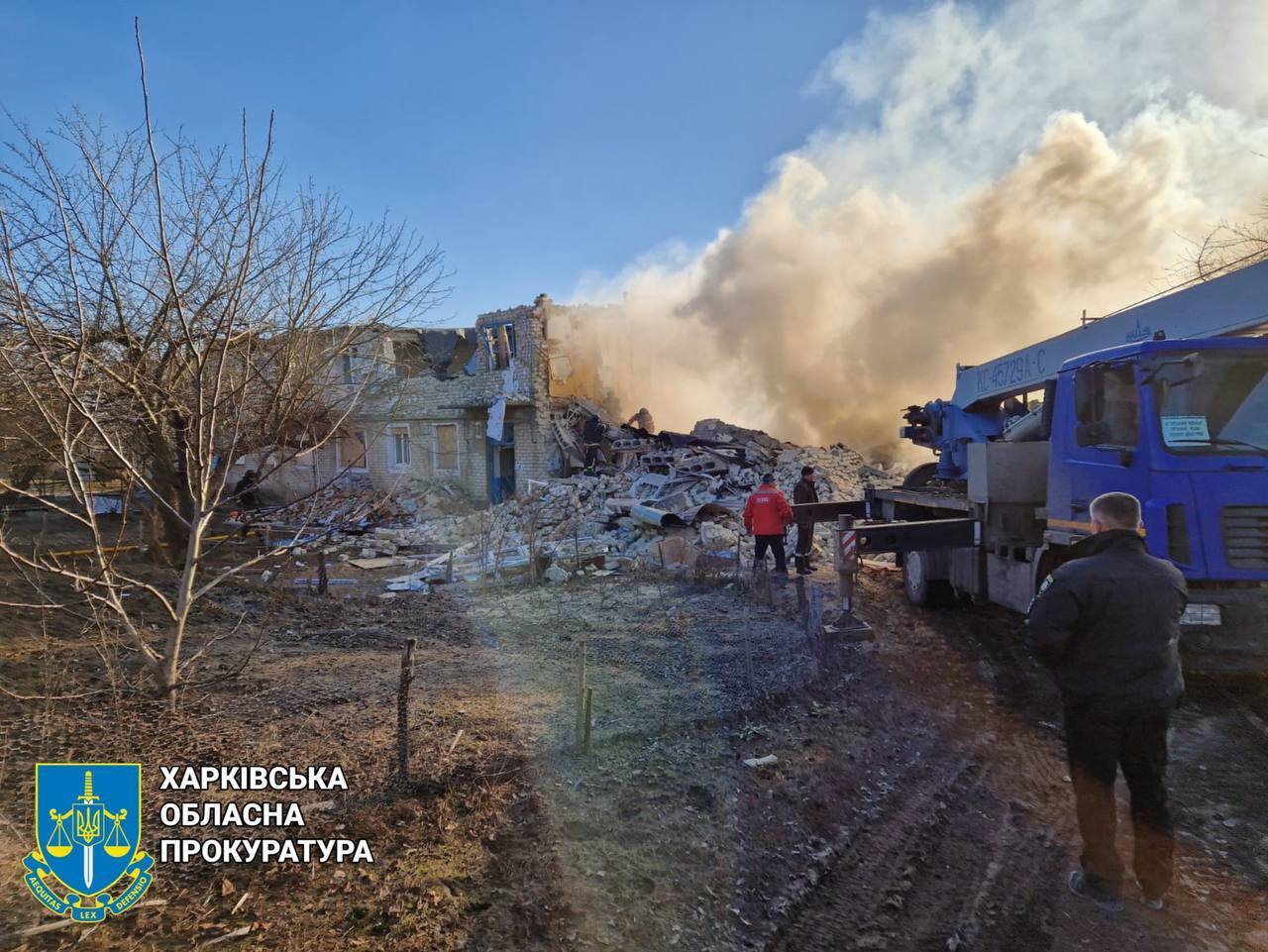 Росіяни обстріляли Куп'янськ важкими авіабомбами: зруйновано житлові будинки, є постраждалі. Фото