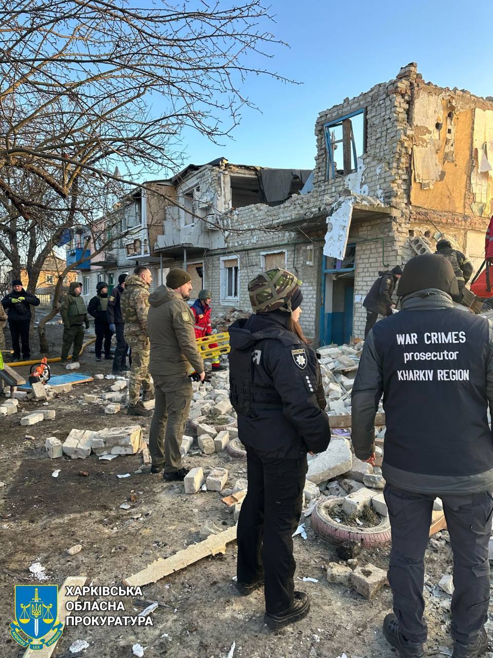 Росіяни обстріляли Куп'янськ важкими авіабомбами: зруйновано житлові будинки, є постраждалі. Фото