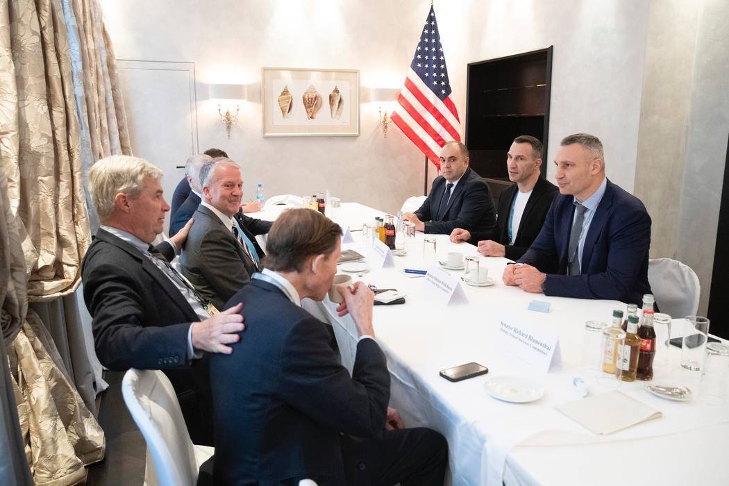 Вопросы военной помощи и реформы в Украине: в Мюнхене Кличко встретился с американскими политиками. Фото