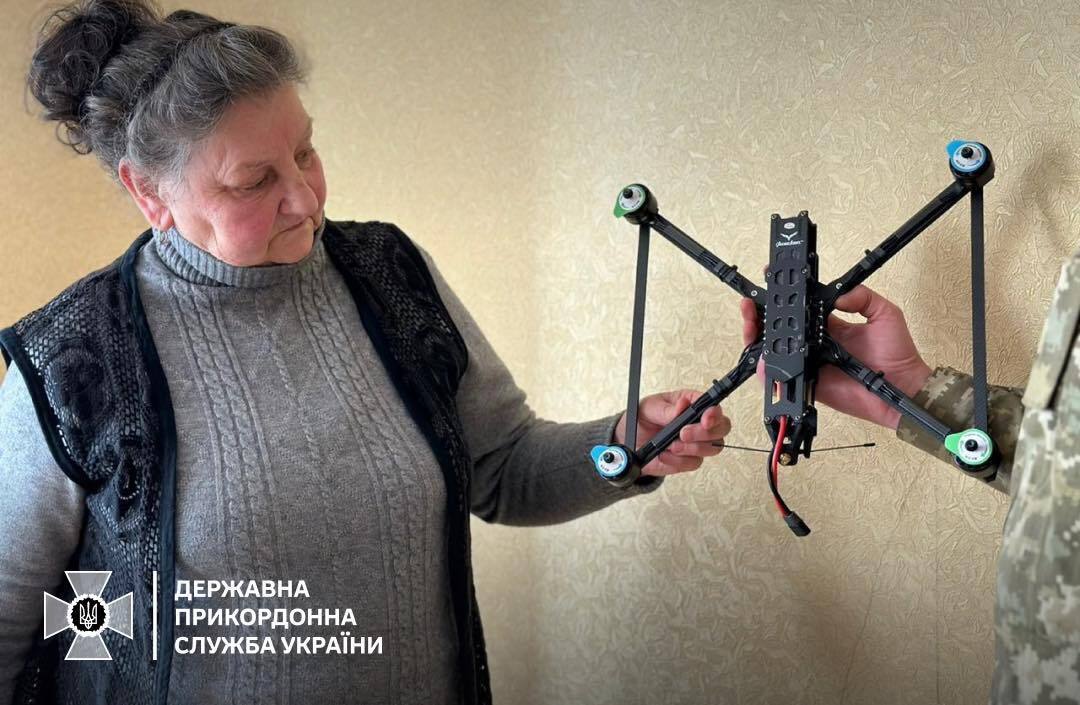 Мать погибшего Героя передала дроны бойцам Донецкого пограничного отряда. Фото