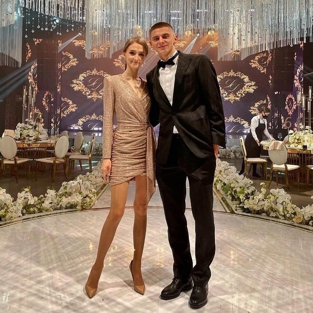 Миколенко женился на девушке из Крыма и показал фото