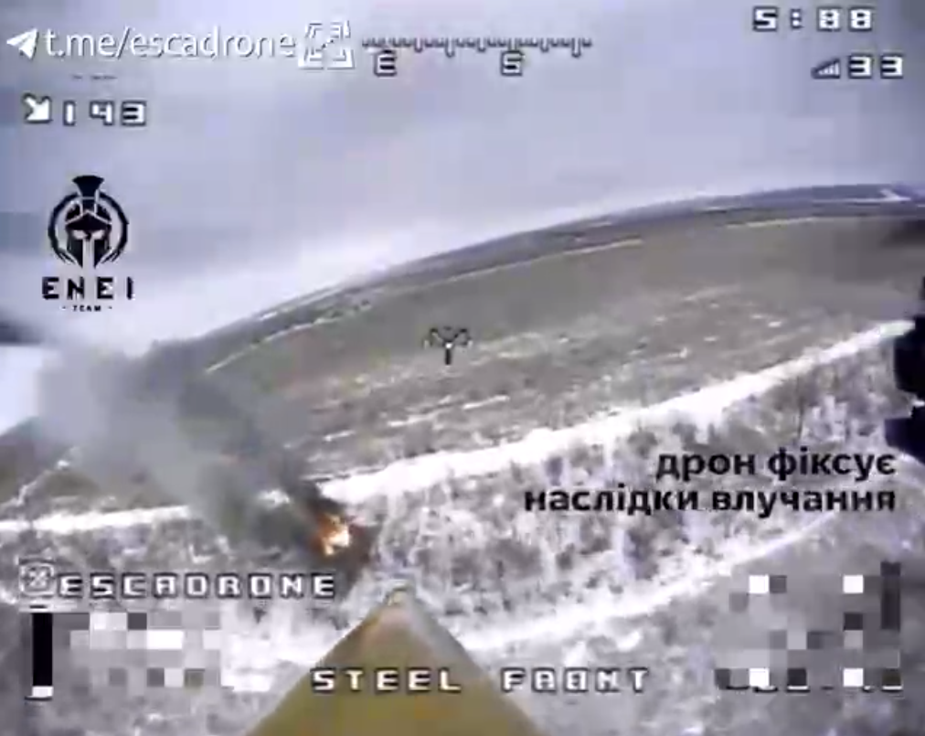 Украинские дроны, объединившись, уничтожили вражеский бронетранспорт. Видео