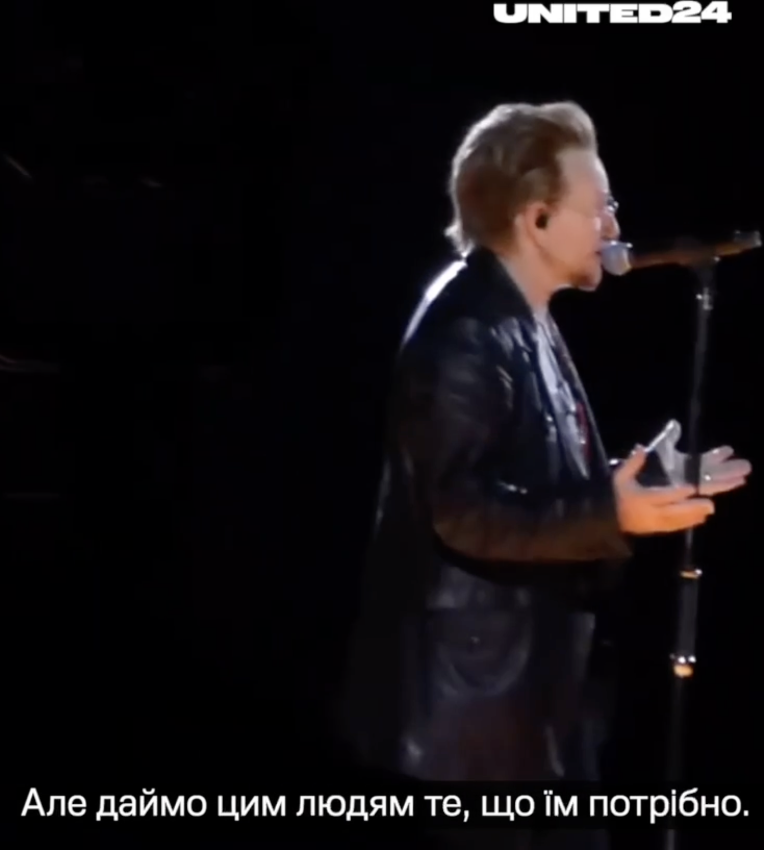 "Вони борються за нашу свободу": лідер культового гурту U2 Боно на концерті в Лас-Вегасі закликав США допомагати Україні. Відео