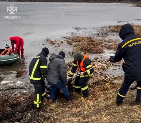На Київщині в річці виявили тіло чоловіка: відомо подробиці. Фото і відео