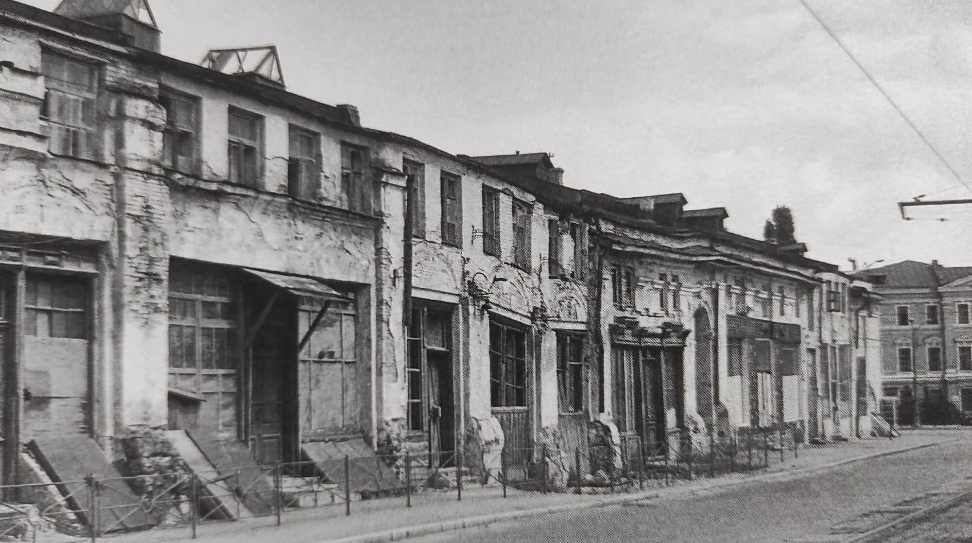 Занедбаний та закинутий: який вигляд мала "стара" будівля Гостиного двору в 1976 році. Унікальне фото