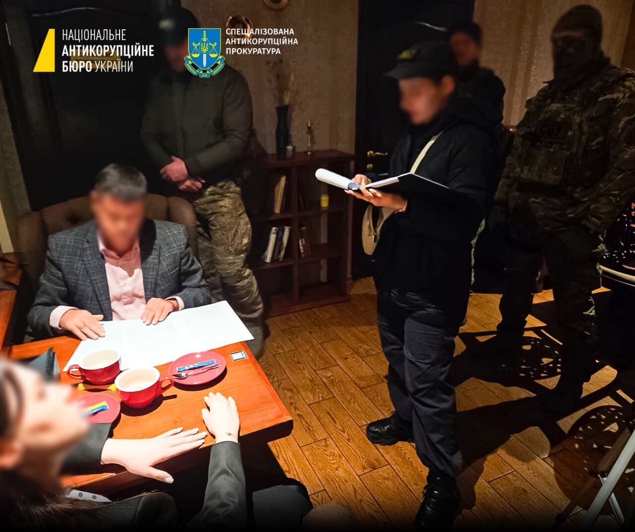 В Україні викрили на хабарі заступника голови Запорізької облради та його іменитих спільників. Фото