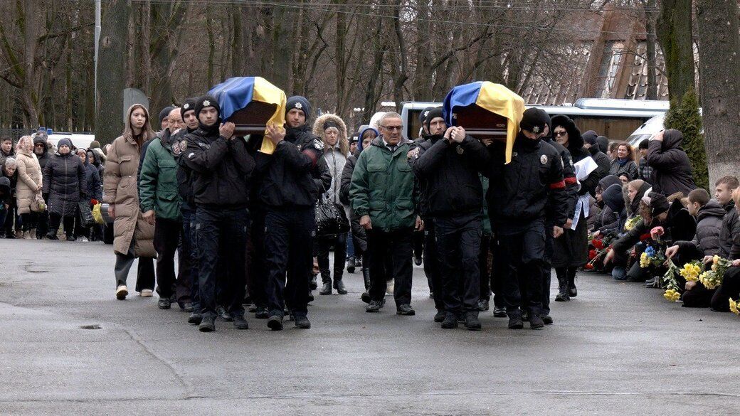 Были неразлучными друзьями и погибли в один день: в Виннице простились с молодыми Героями из бригады "Лють". Фото