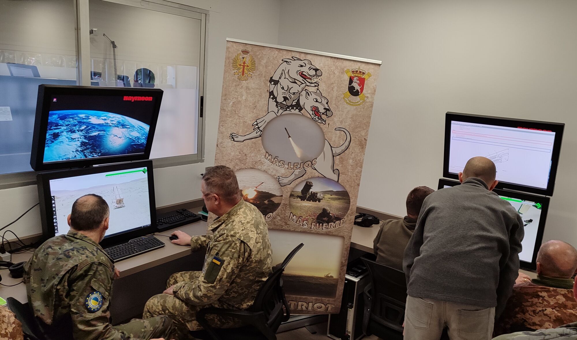Украинские военные проходят обучение на ЗРК Patriot в Испании: что известно