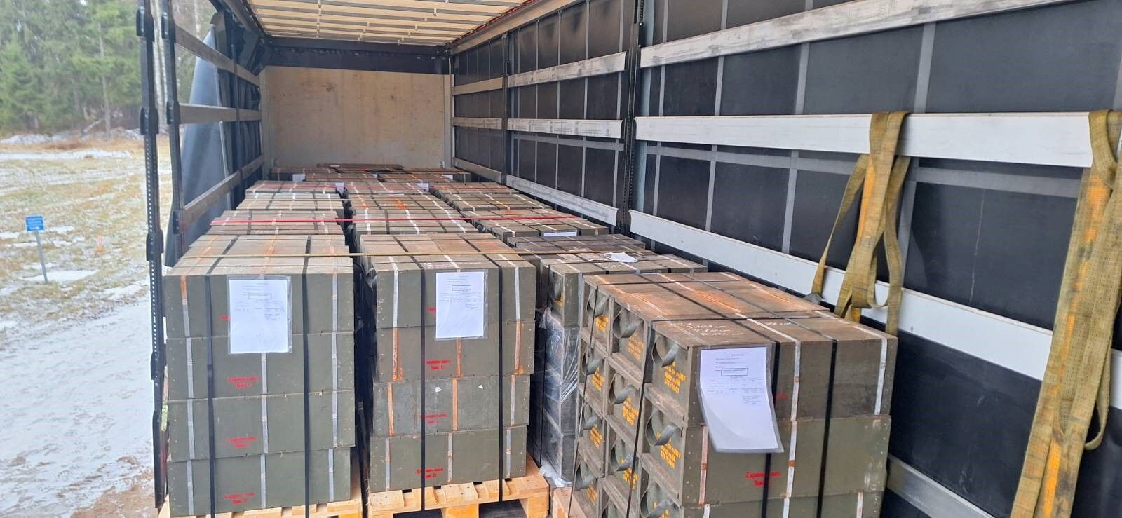 Литва передала Україні нову партію військової допомоги: що до неї увійшло. Фото