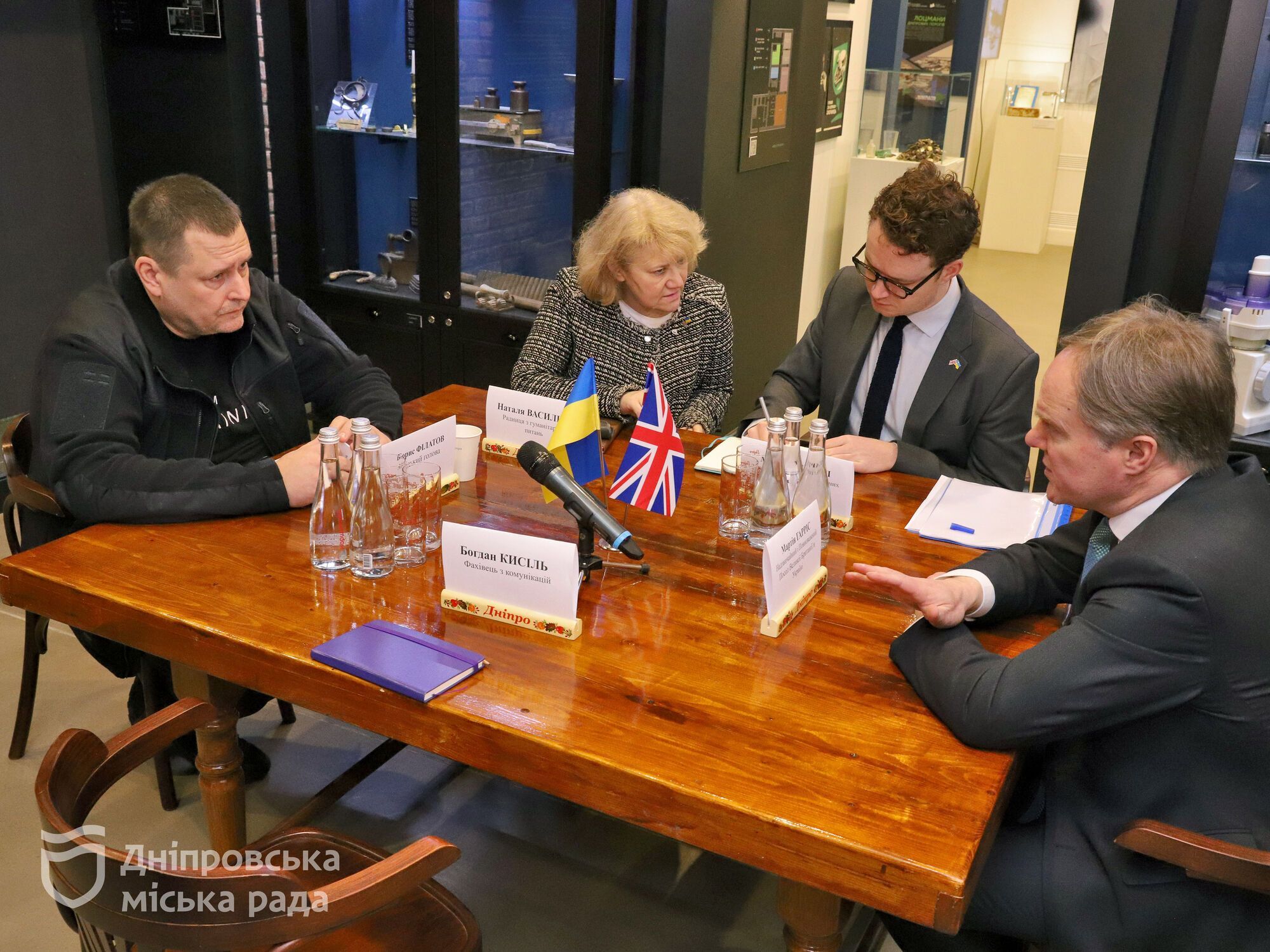 Філатов провів зустріч з новим послом Великої Британії в Україні Мартіном Гаррісом 