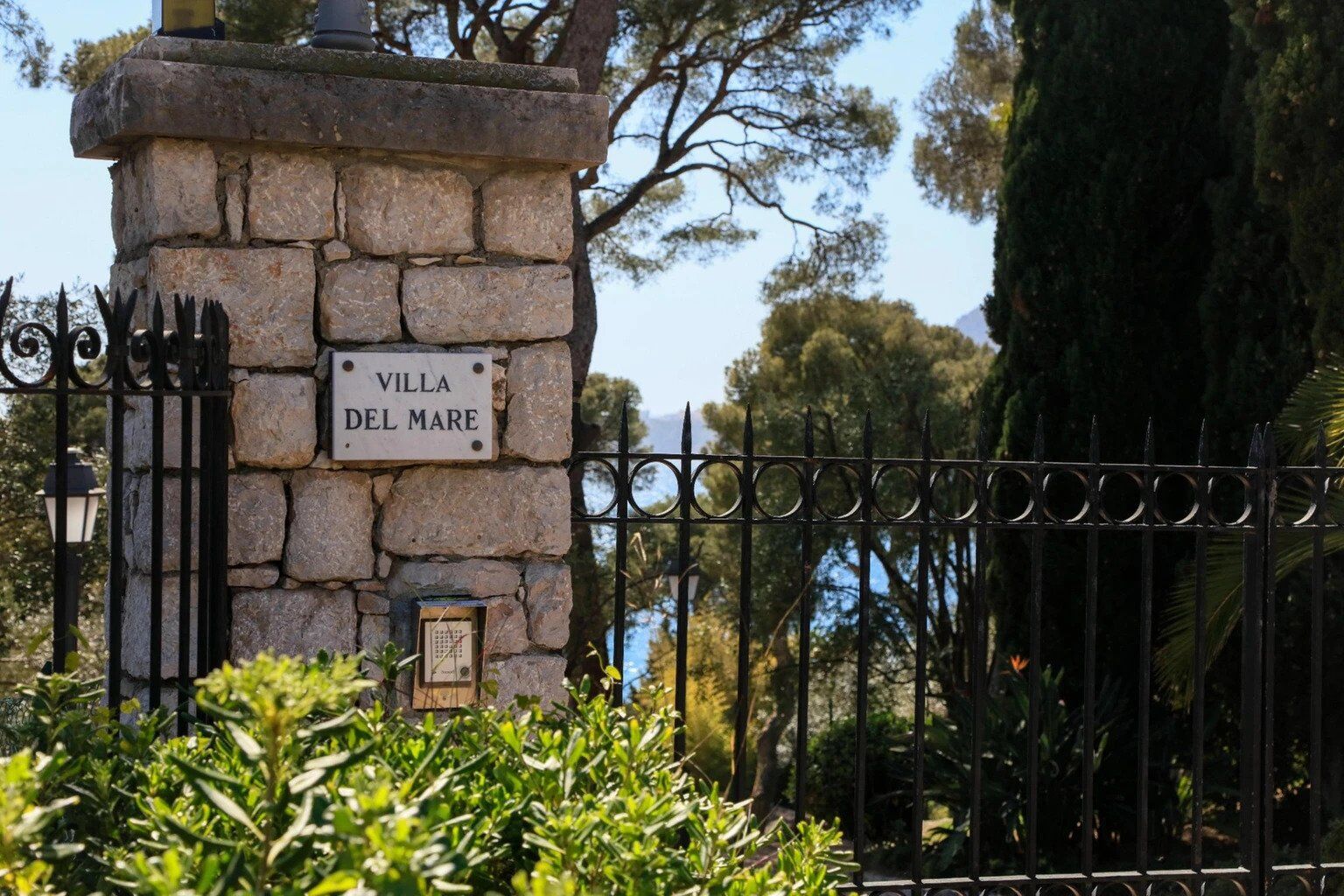 Раньше вилла носила название Villa del Mare