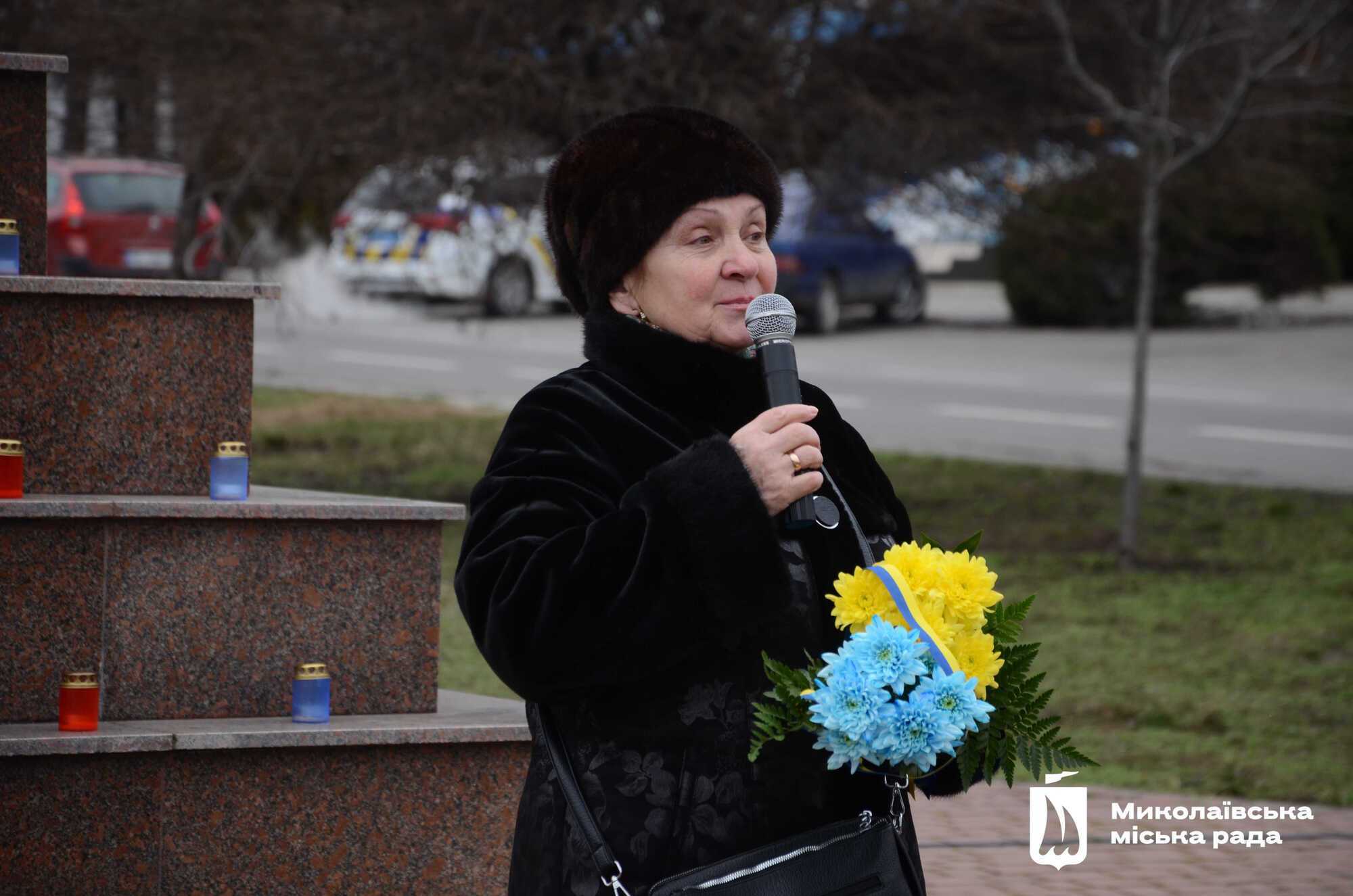 Люди несли лампадки и цветы: в Украине почтили память Героев Небесной Сотни, акции прошли и за границей. Фото