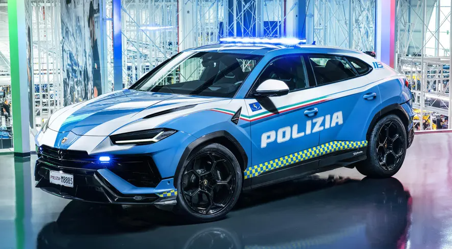 На каких авто ездит полиция в разных странах: топ-5 самых ярких моделей