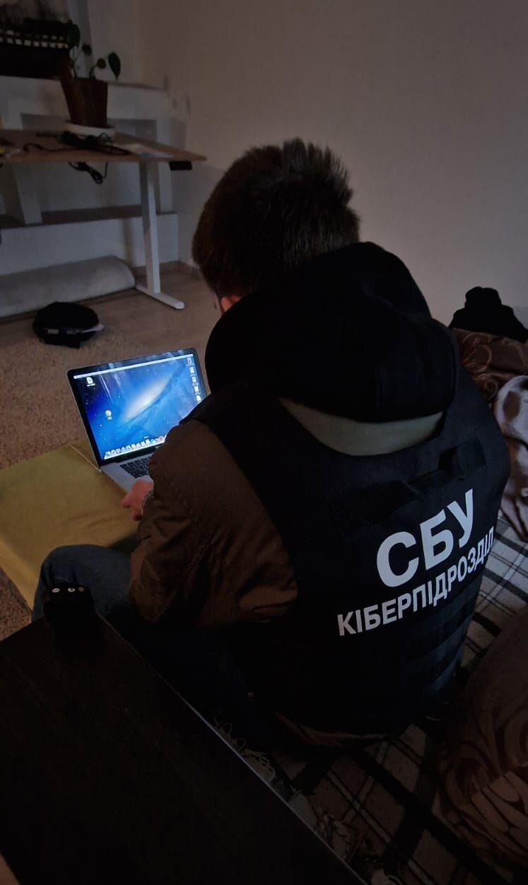 Готував та поширював фейки для кремлівських ЗМІ: київському блогеру повідомили про підозру. Фото і відео