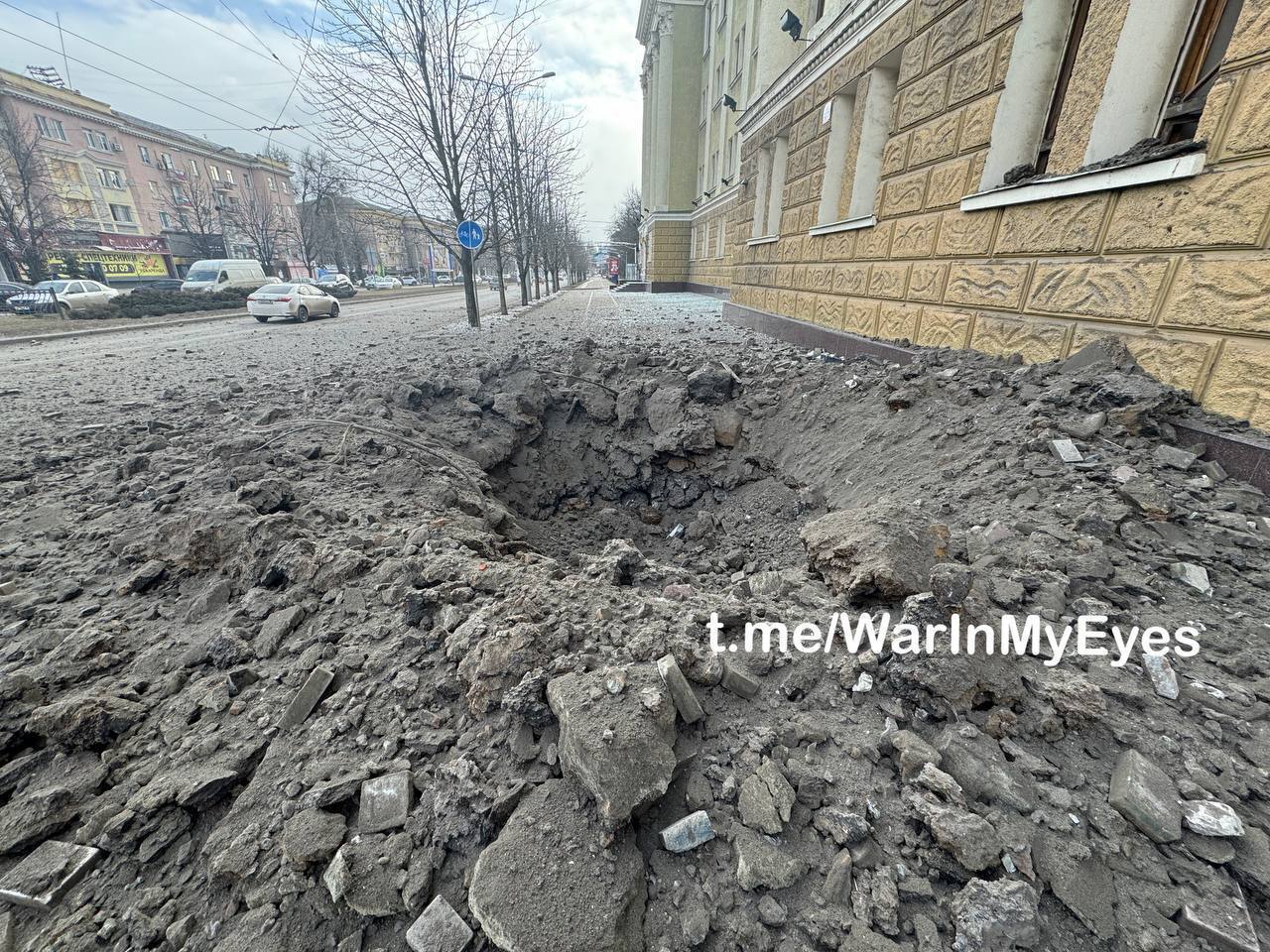 В оккупированном Донецке прогремели взрывы: дым виднеется в районе здания "правительства" захватчиков