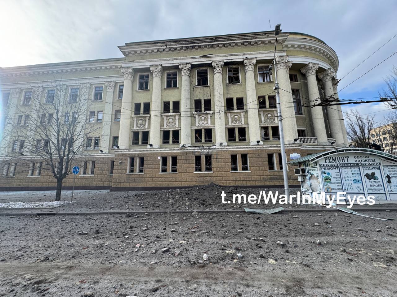 В оккупированном Донецке прогремели взрывы: дым виднеется в районе здания "правительства" захватчиков