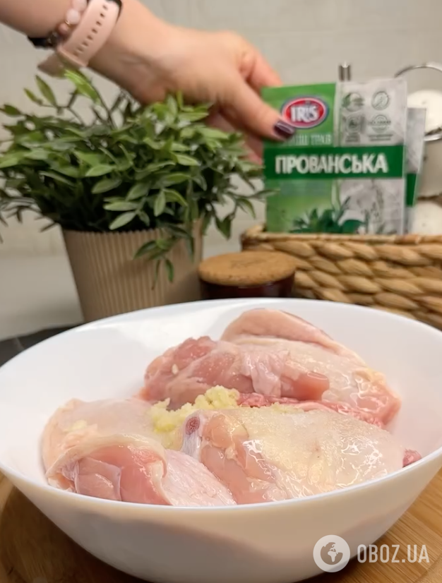 Куриное мясо со специями и чесноком