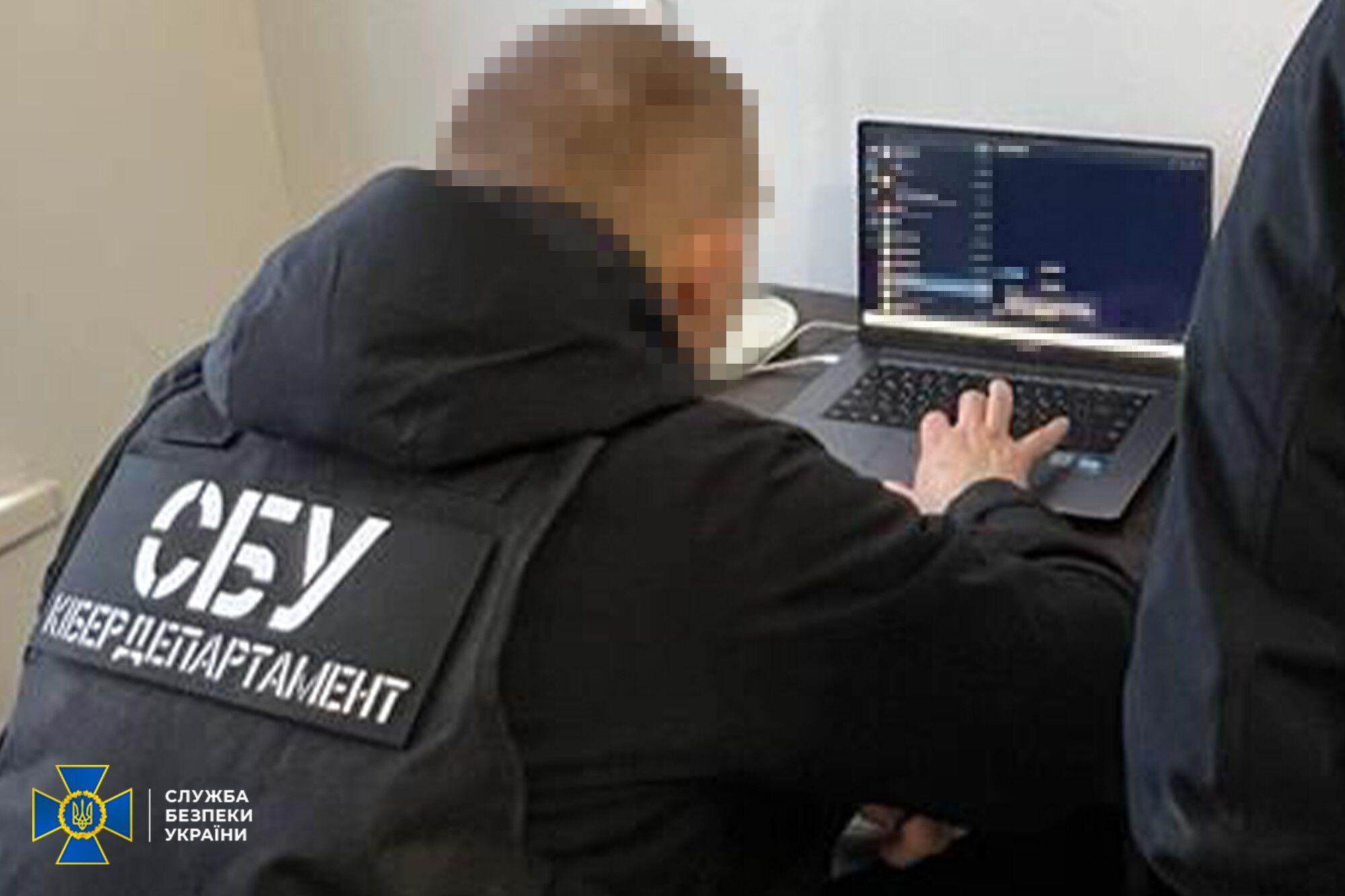 СБУ разоблачила международную сеть хакеров-вымогателей: среди участников были украинцы и россияне. Фото