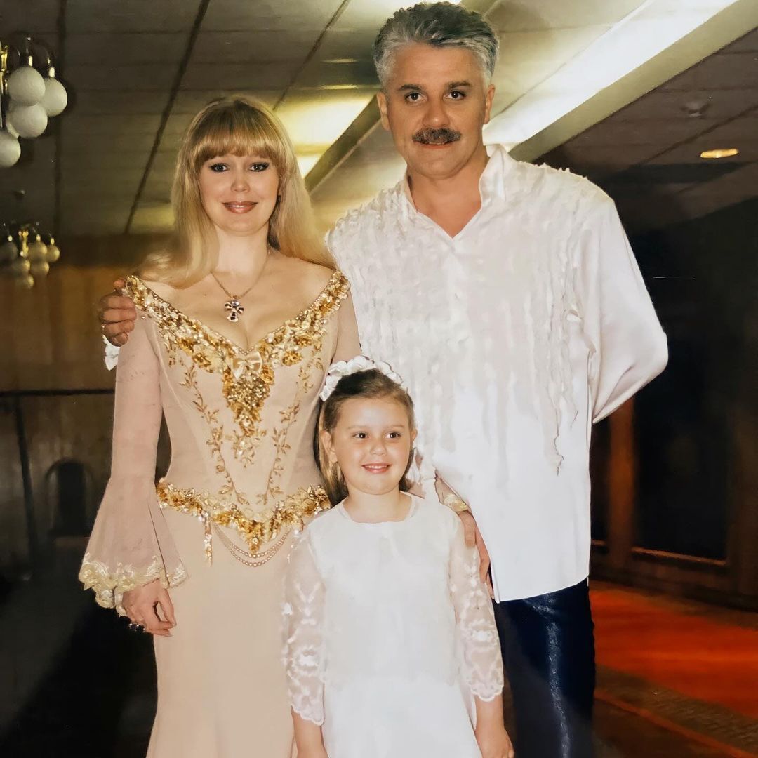 Павел Зибров показал редкие фото дочери Дианы, которой исполнилось 27 лет